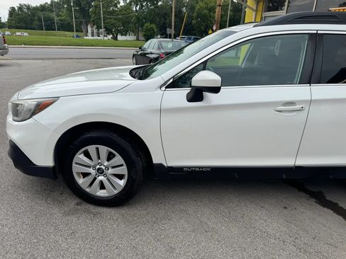 Used 2019 Subaru Outback 2.5i Premium AWD/4WD image 4