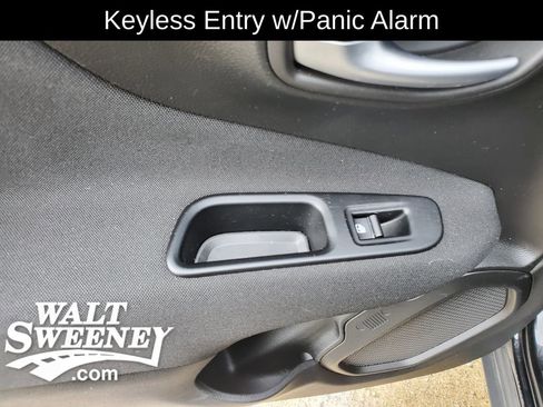 Used 2019 Jeep Renegade Latitude w/ Cold Weather Group image 12