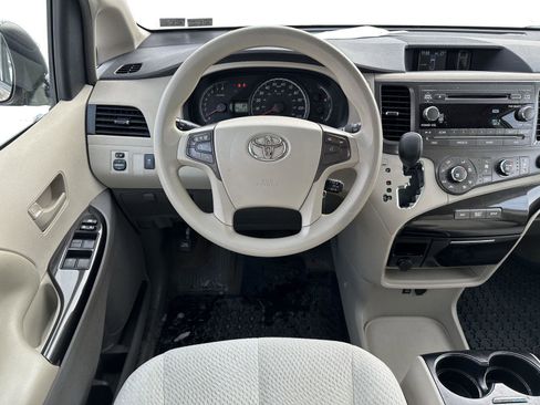 Used 2012 Toyota Sienna LE image 12