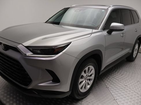 Certified 2024 Toyota Grand Highlander FWD image 2