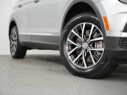 Used 2020 Volkswagen Tiguan SE image 17