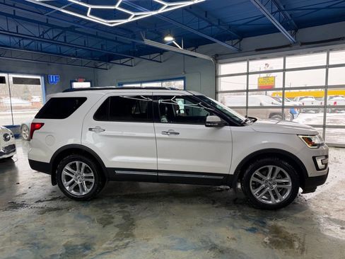 Used 2017 Ford Explorer Limited w/ Equipment Group 301A image 8
