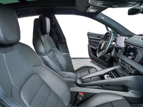 New 2026 Porsche Macan 4 Electric AWD/4WD image 24