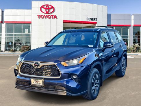 New 2026 Toyota Highlander XLE image 3