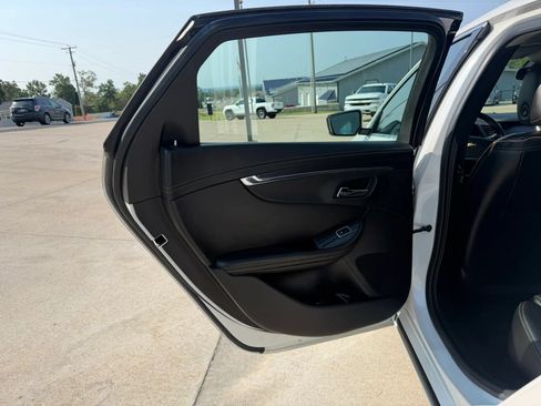 Used 2017 Chevrolet Impala Premier w/ Enhanced Convenience Package FWD image 38