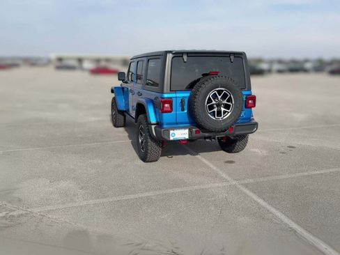 New 2025 Jeep Wrangler Unlimited Rubicon image 9