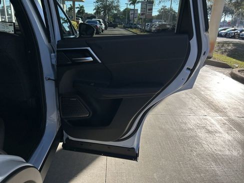 New 2026 Mitsubishi Outlander SE image 33