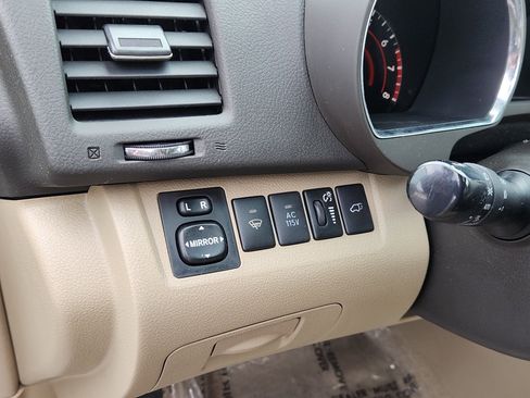 Used 2010 Toyota Highlander Limited image 11
