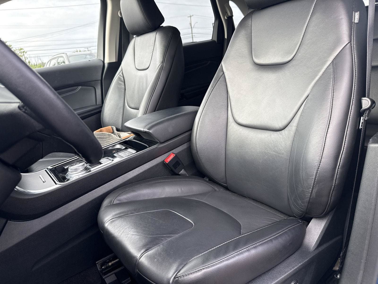 Used 2020 Ford Edge Titanium AWD/4WD image 8