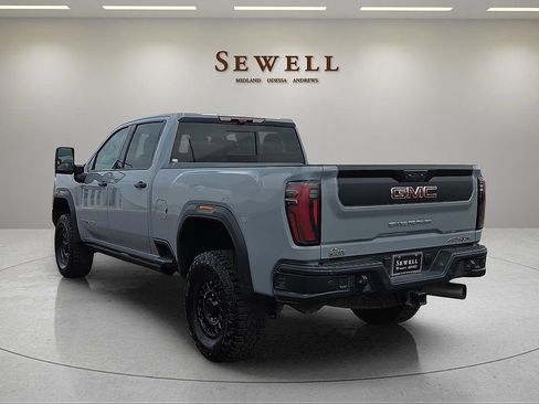 Used 2024 GMC Sierra 2500 AT4X w/ AT4X AEV Edition AWD/4WD image 3