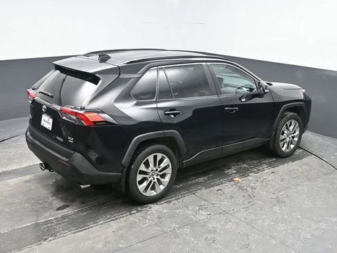 Used 2021 Toyota RAV4 XLE Premium image 25