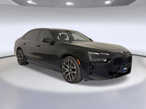 Used 2026 BMW 740i RWD image 5
