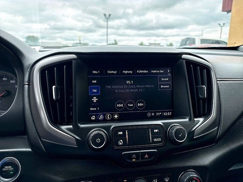 Used 2023 GMC Terrain AT4 AWD/4WD image 9