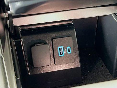 Used 2022 Ford Explorer XLT w/ Class IV Trailer Tow Package image 20