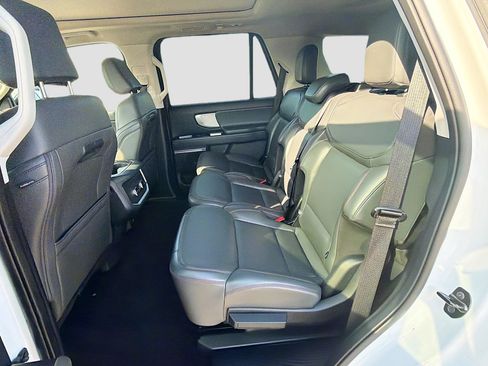 Used 2025 Ford Expedition Active AWD/4WD image 30