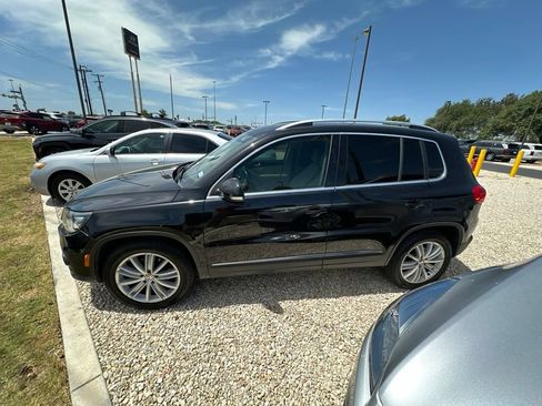 Used 2016 Volkswagen Tiguan SE FWD image 2