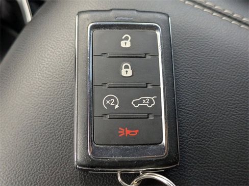 Used 2022 Jeep Grand Cherokee L Limited w/ Black Appearance Package image 26