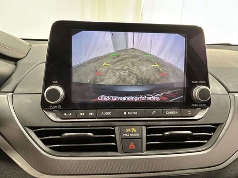 Used 2024 Nissan Altima 2.5 SR FWD image 15