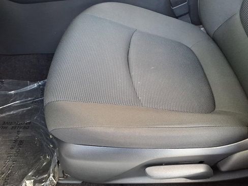 Used 2023 Toyota RAV4 LE AWD/4WD image 7