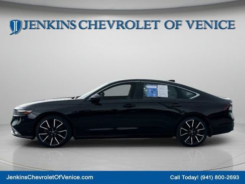 Used 2023 Honda Accord Touring image 9
