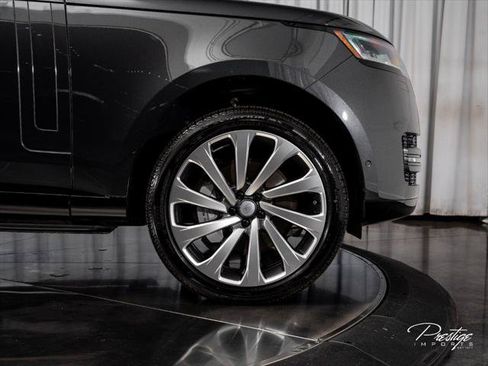 Used 2025 Land Rover Range Rover Long Wheelbase SE AWD/4WD image 16