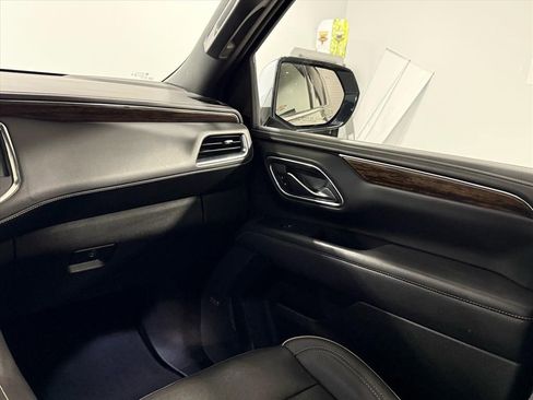Used 2023 Chevrolet Suburban Premier image 12