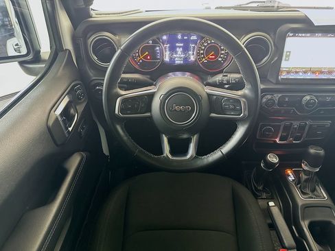 Used 2022 Jeep Wrangler Unlimited Sahara AWD/4WD image 24