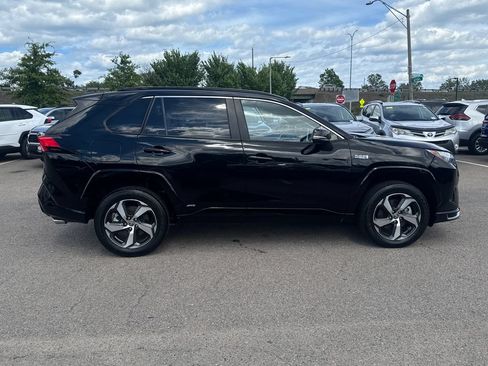 Used 2024 Toyota RAV4 SE w/ Weather & Moonroof Package AWD/4WD image 10
