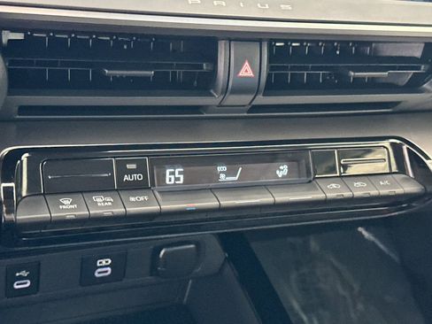 Used 2024 Toyota Prius LE image 21