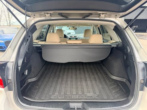 Used 2017 Subaru Outback 3.6R Limited image 17