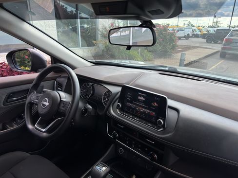 Used 2023 Nissan Rogue S AWD/4WD image 12