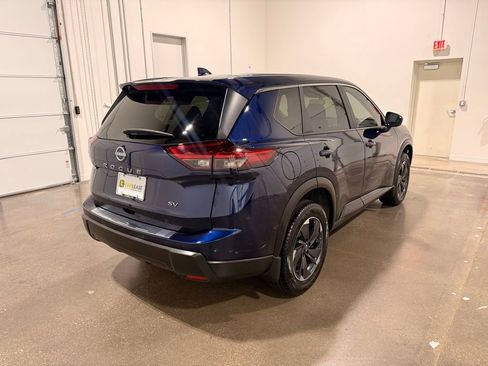 Used 2024 Nissan Rogue SV FWD image 5