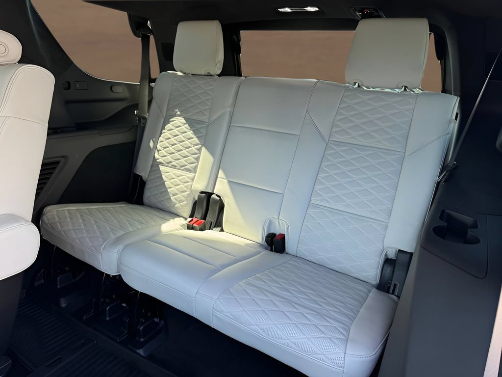 Certified 2026 Cadillac Escalade Platinum Sport w/ LPO, ONYX Package AWD/4WD image 17