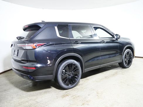 New 2026 Mitsubishi Outlander LE AWD/4WD image 2