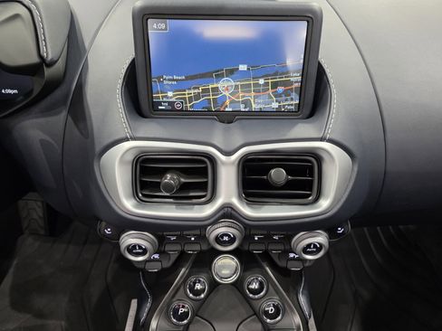 Used 2021 Aston Martin V8 Vantage Roadster image 14