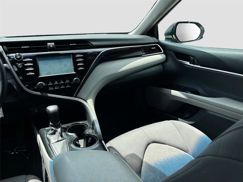 Used 2018 Toyota Camry LE FWD image 20