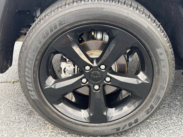 Used 2023 Jeep Grand Cherokee Altitude AWD/4WD image 6