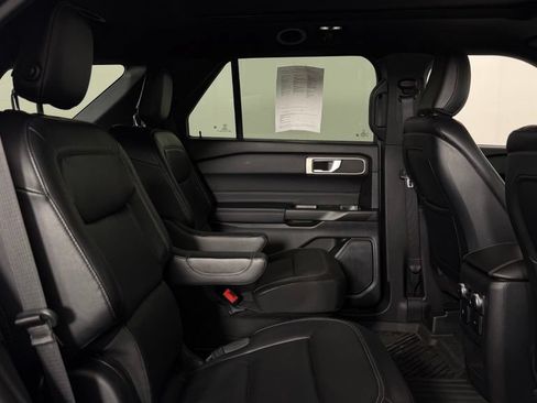 Used 2020 Ford Explorer XLT w/ Equipment Group 202A AWD/4WD image 33