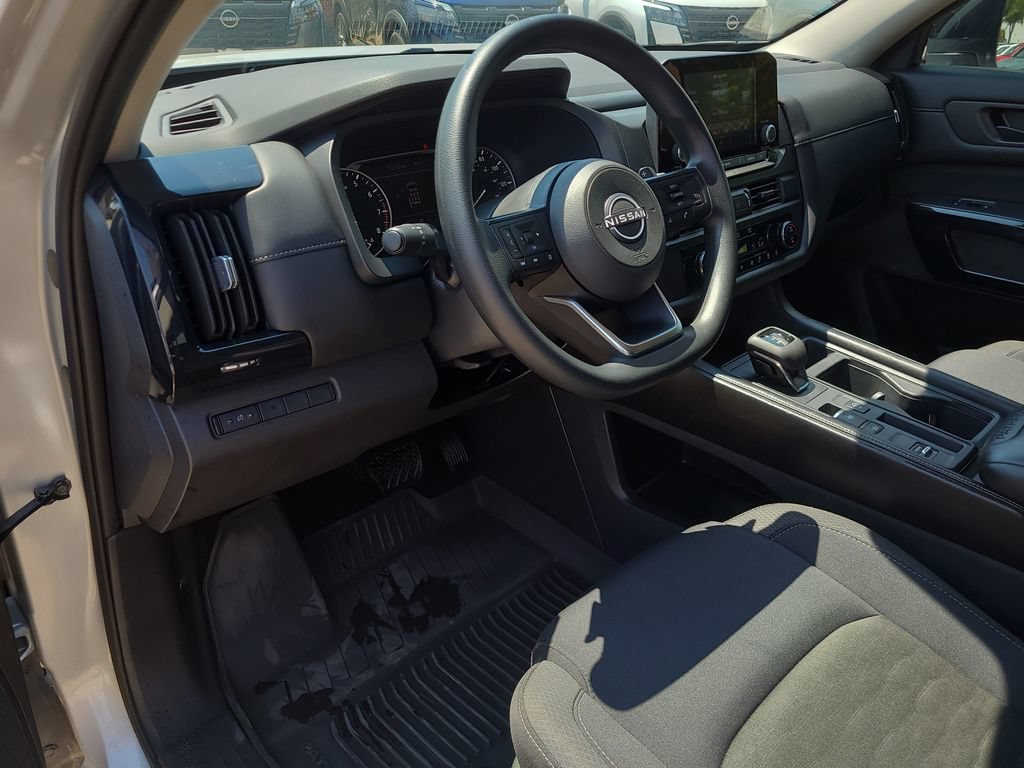 Certified 2025 Nissan Pathfinder S FWD image 16