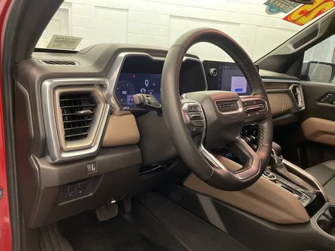 Used 2025 GMC Canyon Denali AWD/4WD image 19