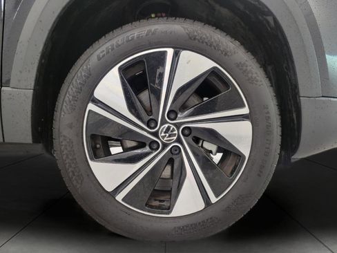 Used 2025 Volkswagen Taos SE AWD/4WD image 4