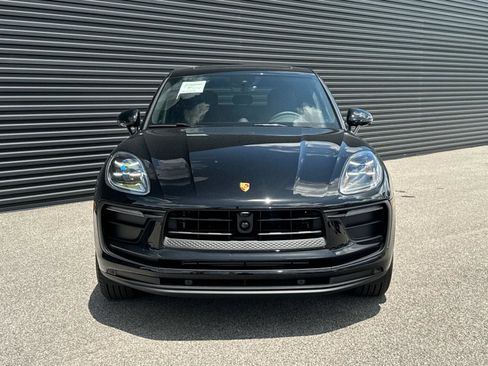 Certified 2025 Porsche Macan image 7