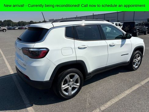 Used 2023 Jeep Compass Latitude AWD/4WD image 3