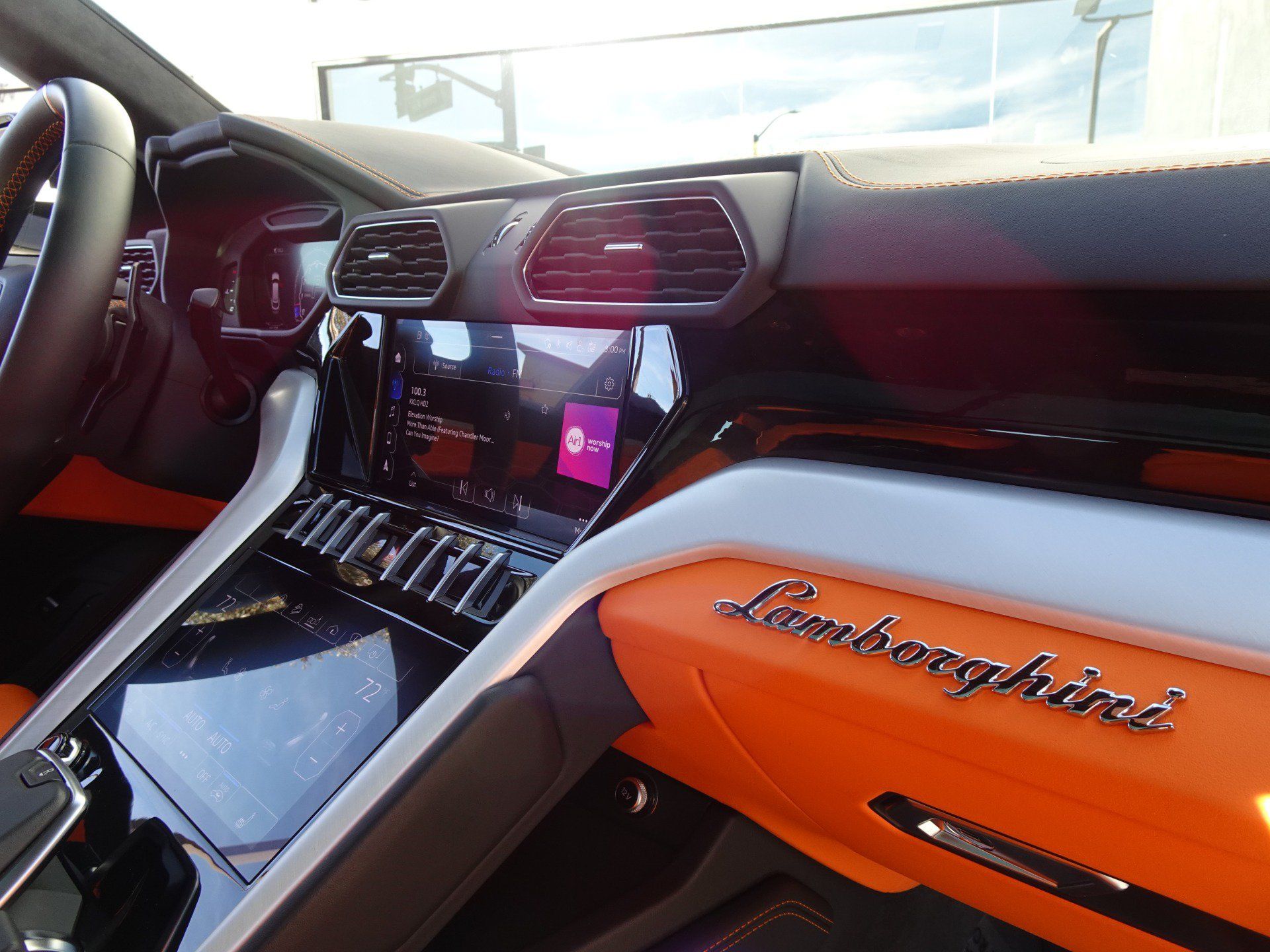 Used 2021 Lamborghini Urus AWD/4WD image 24