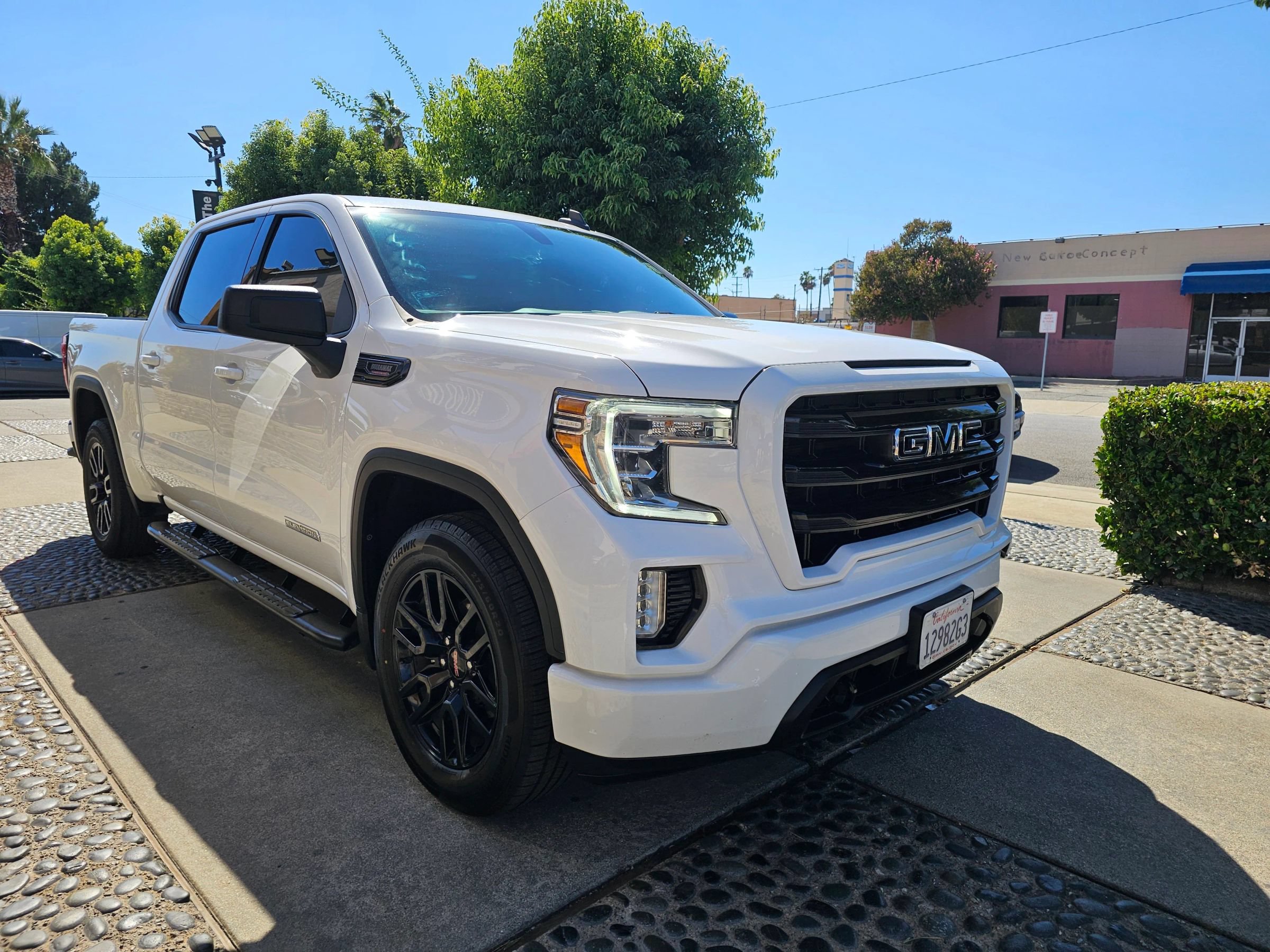 Used 2021 GMC Sierra 1500 Elevation RWD image 3