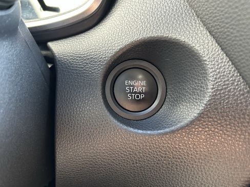 Certified 2025 Toyota Corolla Cross XLE FWD image 31