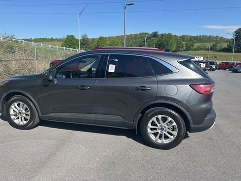Used 2020 Ford Escape SE FWD image 1