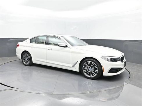 Used 2019 BMW 530e xDrive w/ Convenience Package image 31