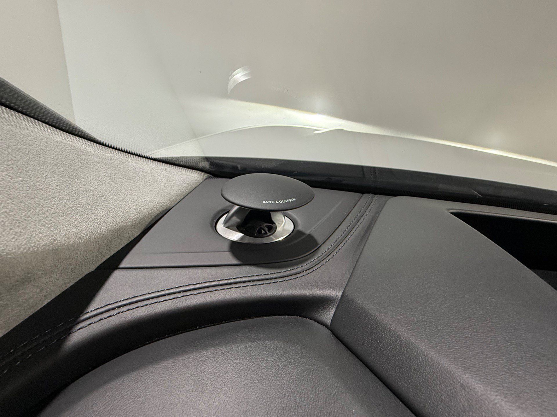 Used 2019 Audi Q8 Prestige w/ Luxury Package AWD/4WD image 30