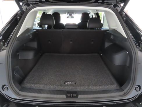 New 2026 Volkswagen Tiguan SE image 24